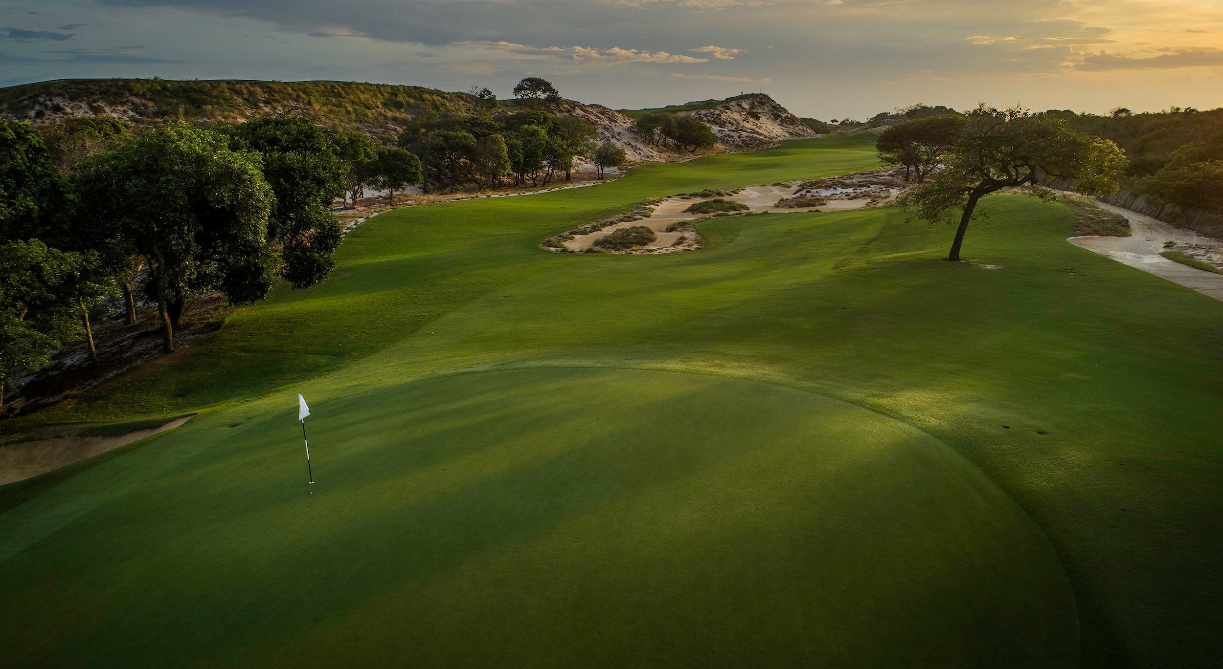 bluffs ho tram golf course