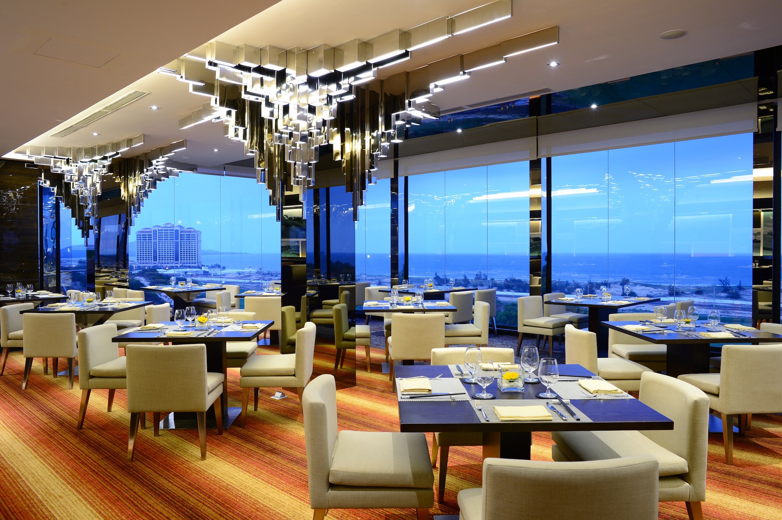 dining at bluffs ho tram