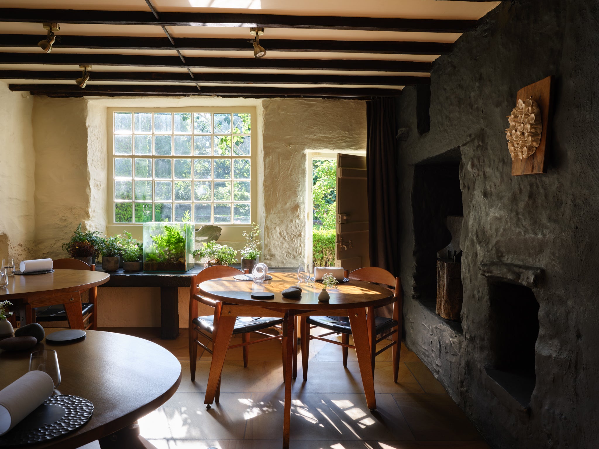 l'enclume restaurant interior