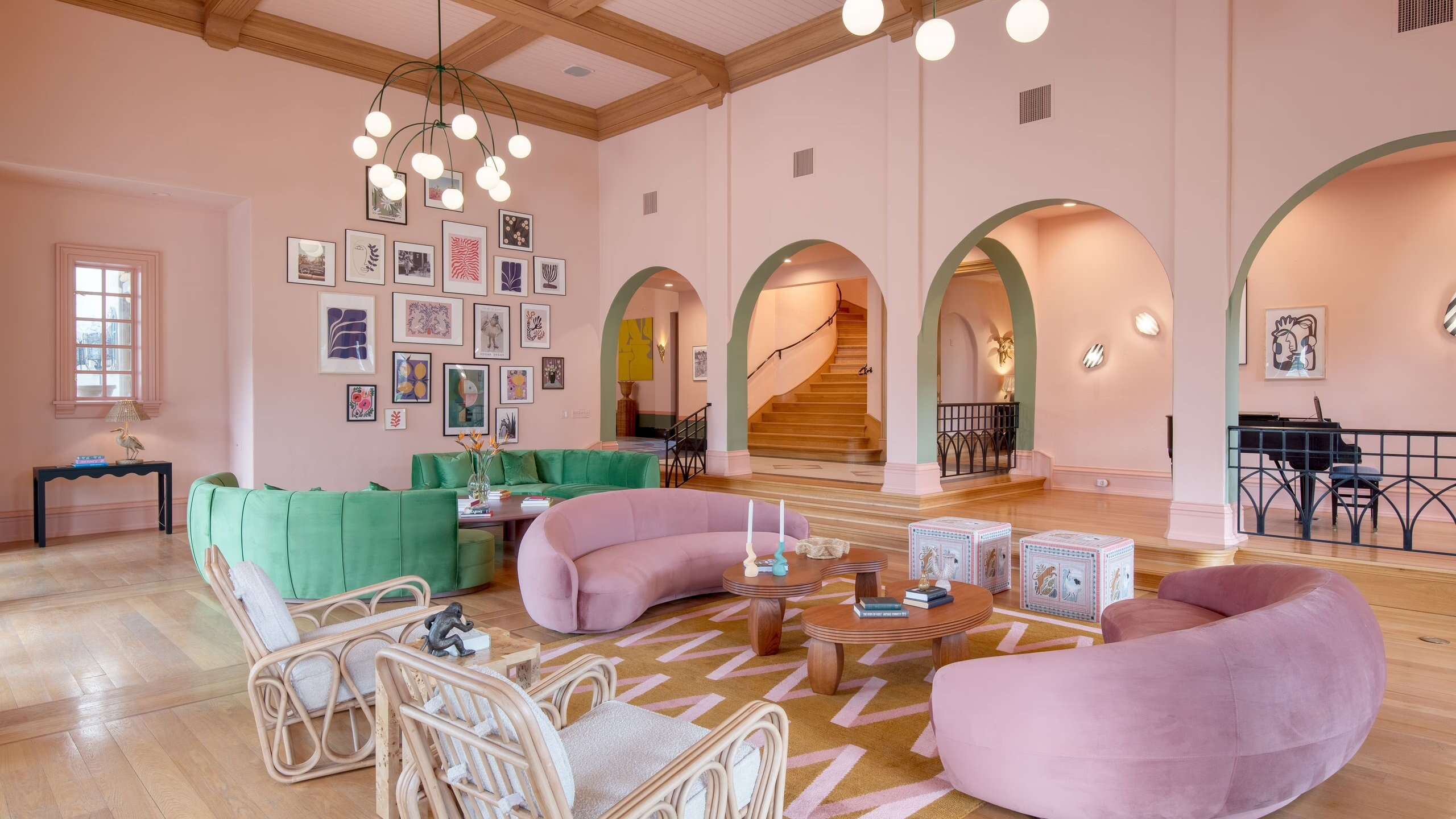 POnd estate where to stay coachelal