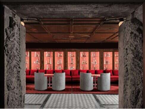 Silver Lyan hotel bar