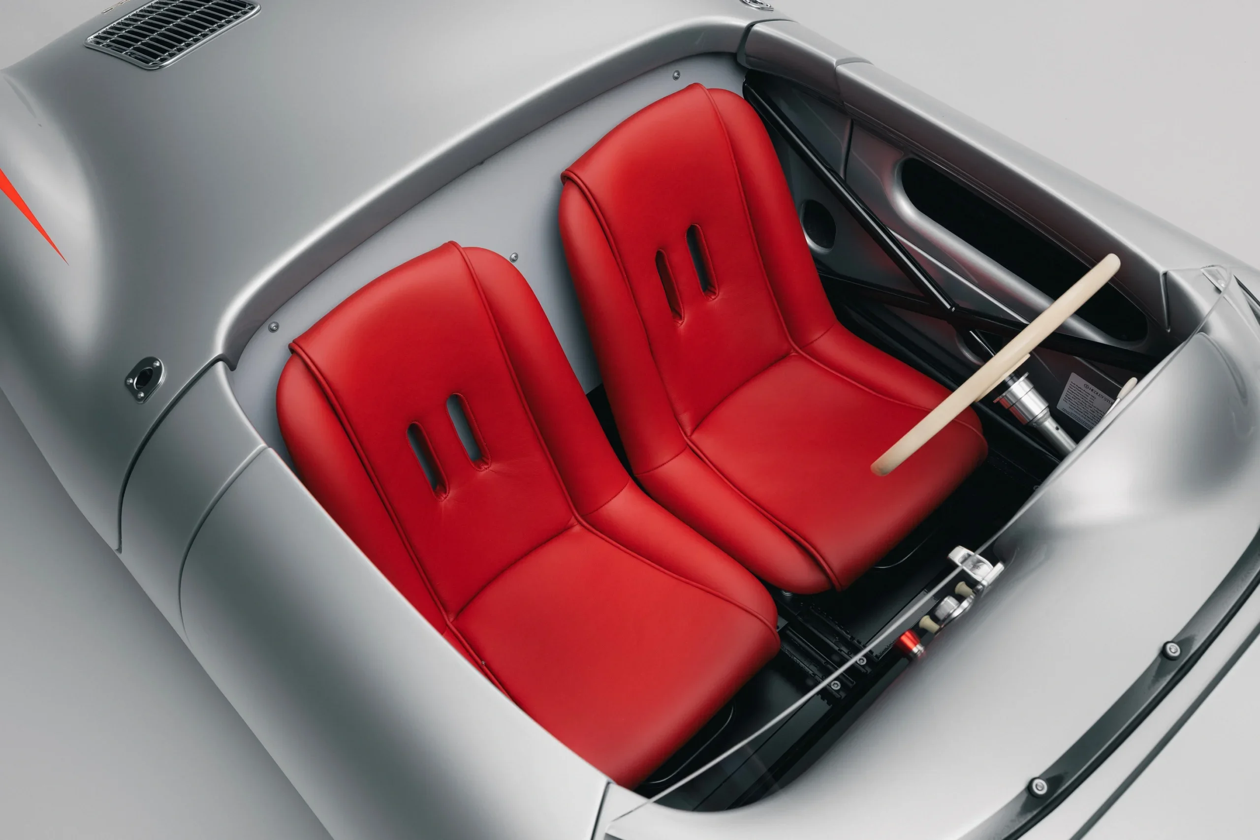 These Mini Cars Aren’t Toys – They’re Ferrari, Bugatti, and Porsche Collectibles 