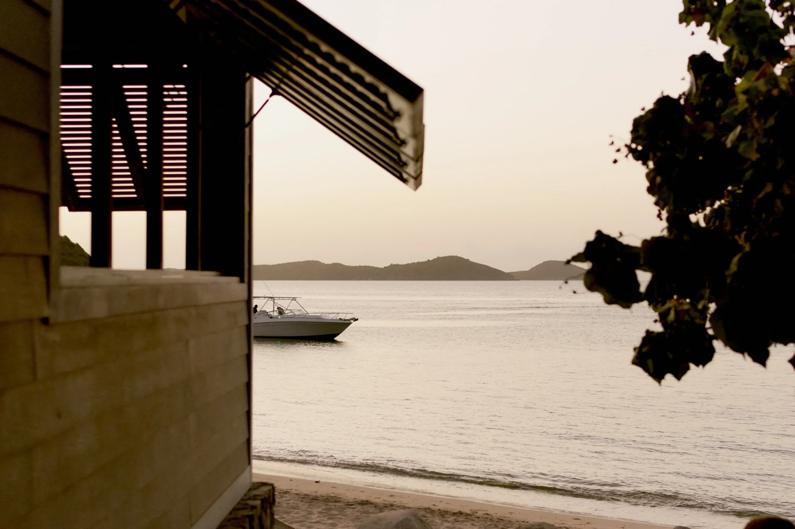 Island Beach Hut Boat